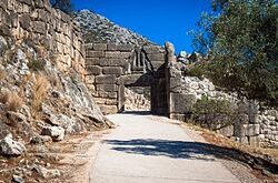 Path_upto_the_Lion_Gate,_Mycenae_(28693130016)